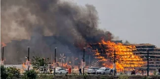 रामनगरी अयोध्या के राजघाट क्षेत्र में ‘श्री लक्ष्मी नारायण महायज्ञ’ के विशाल पंडाल में भीषण आग लगी