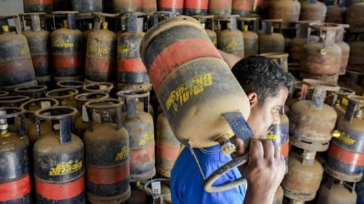 युद्ध और आयात में रुकावट के बीच कमर्शियल LPG की सप्लाई सीमित, अस्पतालों और स्कूलों को मिलेगी प्राथमिकता