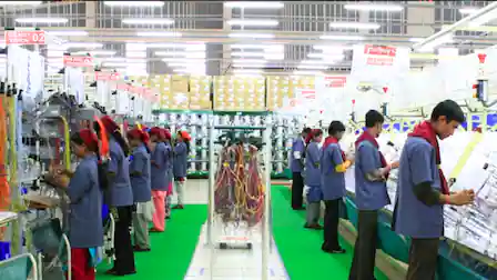 ₹50 से सस्ता शेयर देगा बड़ा मुनाफा? 1 साल में 62% रिटर्न की उम्मीद, लेकिन इन 3 रिस्क को नजरअंदाज न करें