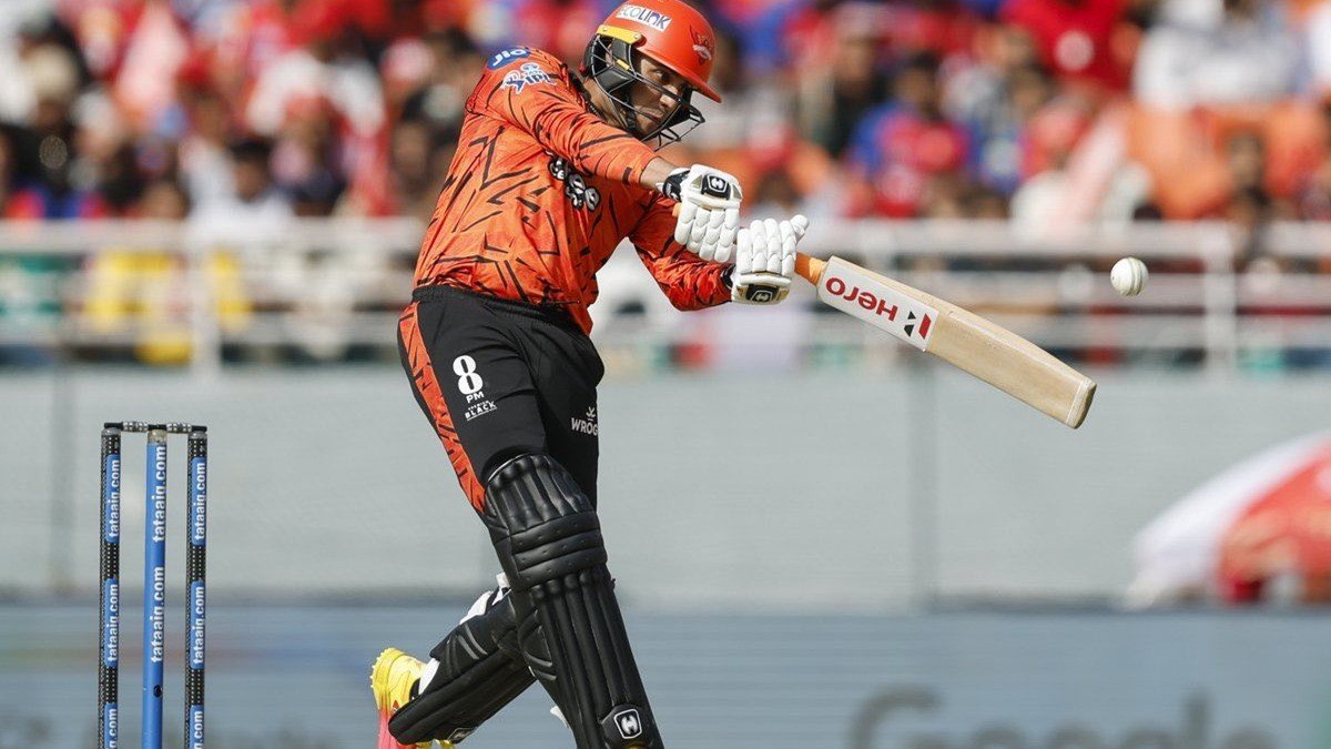 IPL पावरप्ले में भारतीय बल्लेबाज़ों का धमाल: अभिषेक शर्मा ने रचा नया इतिहास ?