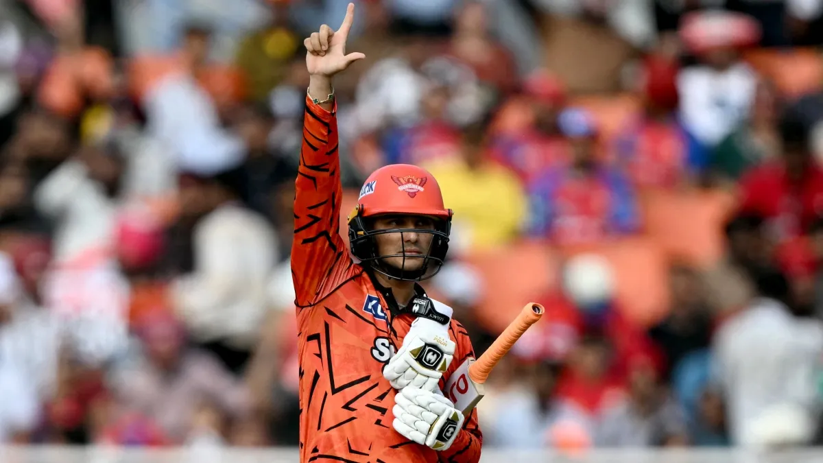 रिकॉर्ड तोड़ धमाका: अभिषेक शर्मा ने पावरप्ले में जड़ी तूफानी फिफ्टी, सनराइजर्स हैदराबाद ने चेन्नई सुपर किंग्स को किया बैकफुट पर!