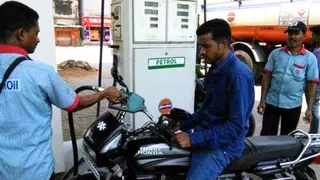 पेट्रोल-डीजल पर राहत की खबर: सरकार ने घटाया टैक्स, 1 जून से लागू होंगी नई दरें